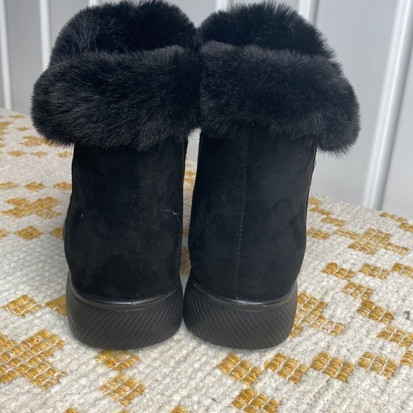 NWOB Black Faux Fur Suede Winter Booties • Size 7 • Cozy Slip-On Warm Boots - Picture 5 of 6